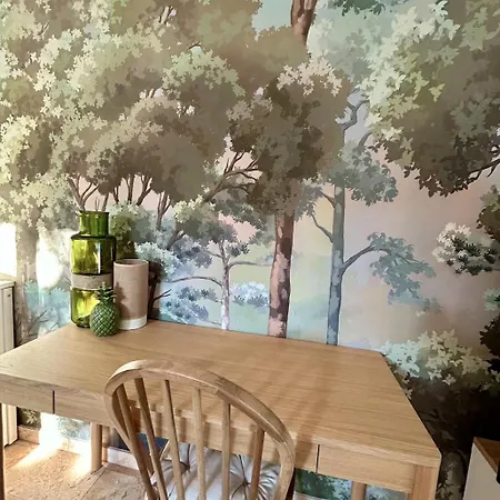 Maison Cachee Dans La Verdure * 카스텔나우르레즈